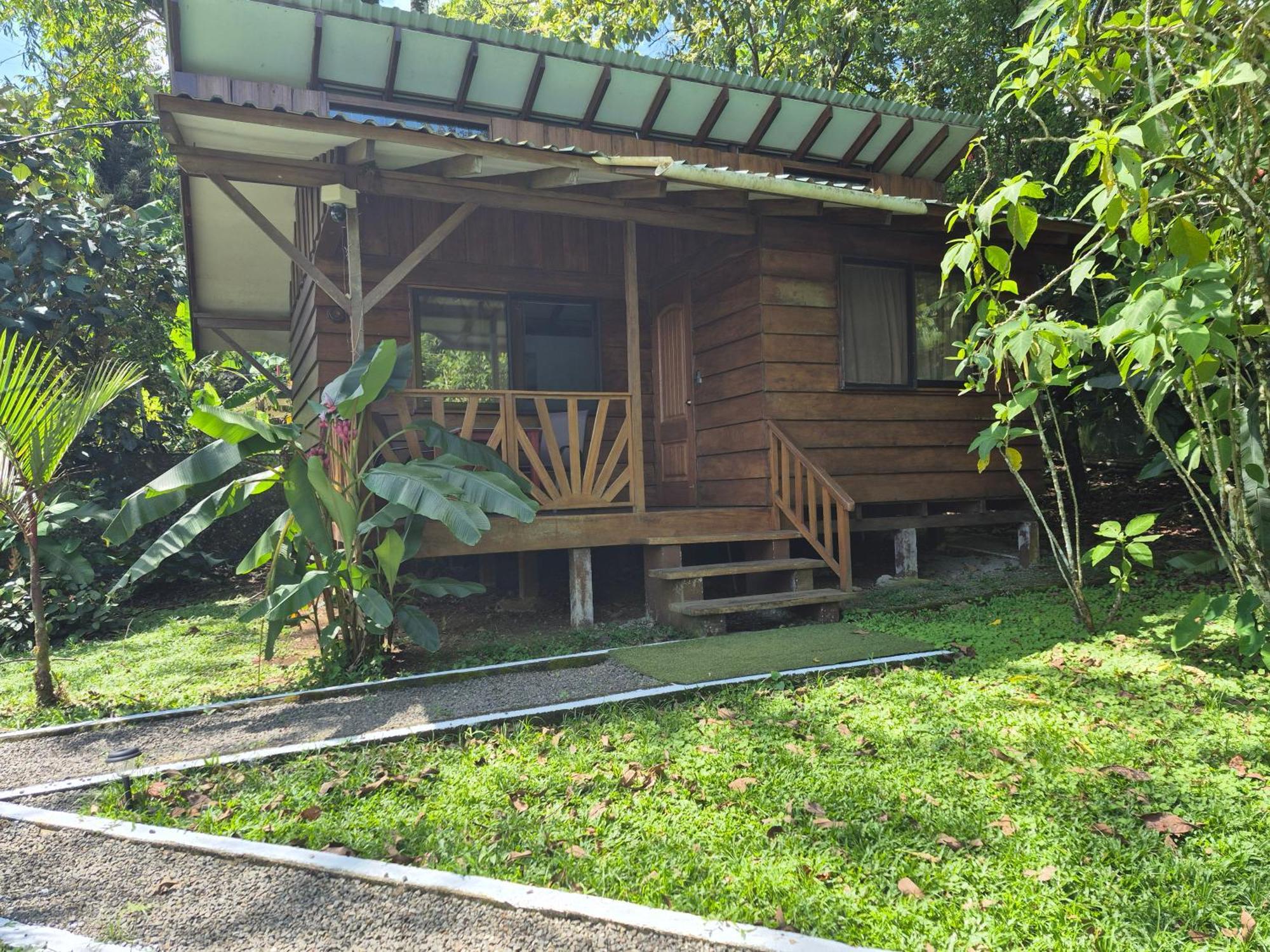 Centro Ananda Bed & Breakfast Guapiles Exterior photo