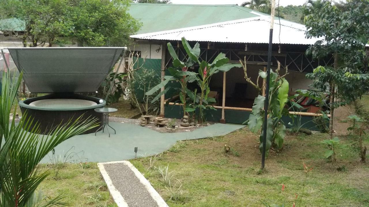 Centro Ananda Bed & Breakfast Guapiles Exterior photo